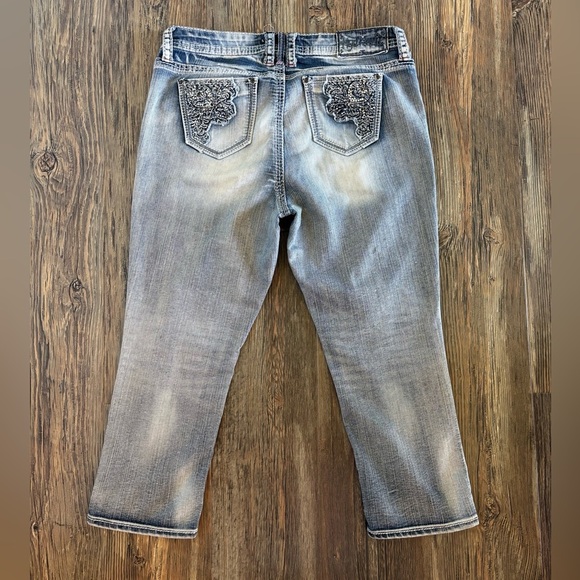 Hydraulic Bailey Blue Jean Capris Size 16 Distressed Embroidered Embellished Y2K - Picture 2 of 16